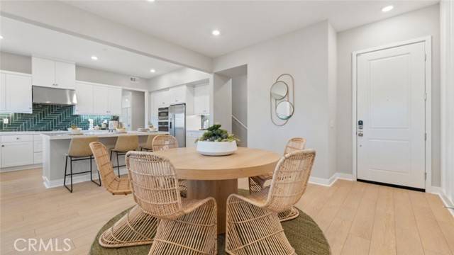 Valencia, CA 91381,27210 Cranmore Way #201