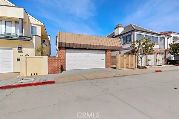 Newport Beach, CA 92661,1436 W Bay Avenue