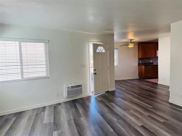 Long Beach, CA 90803,262 Corona Avenue #1/2