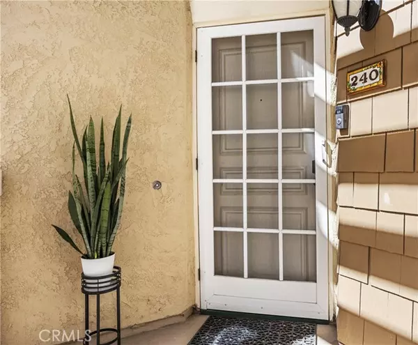 240 Pineview #3A, Irvine, CA 92620