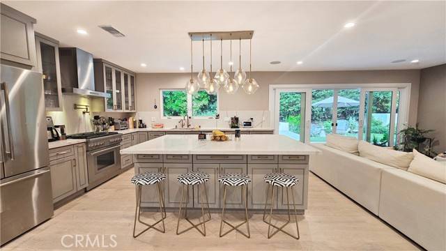 Los Angeles, CA 90049,3286 Mandeville Canyon Road