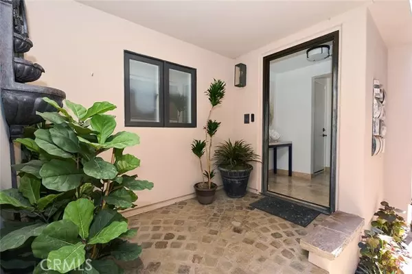 Corona Del Mar, CA 92625,708 Marigold Avenue #2