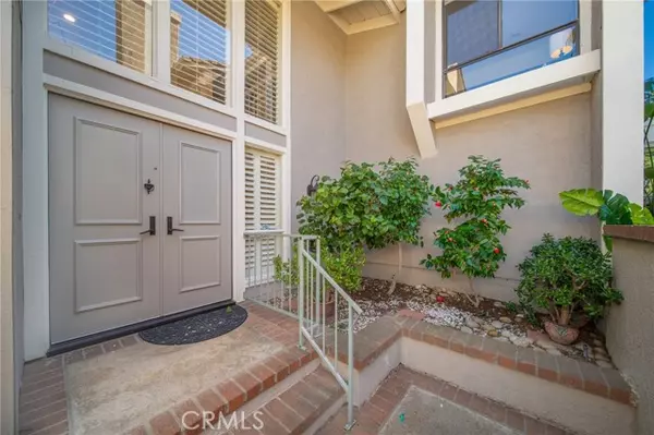 Irvine, CA 92612,28 Rocky Knoll #4