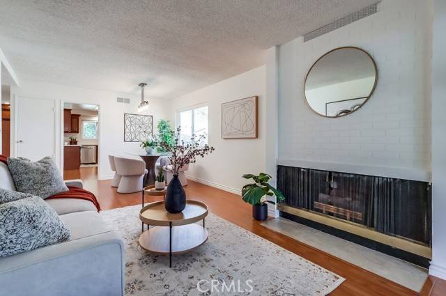 Newhall, CA 91321,26832 Avenue Of The Oaks #D
