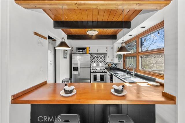 28886 Cedar Drive, Lake Arrowhead, CA 92352