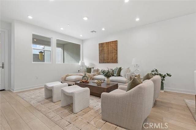 Santa Ana, CA 92705,617 S Lyon Street