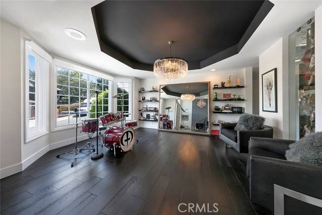 Los Angeles, CA 90046,2509 Apollo Drive