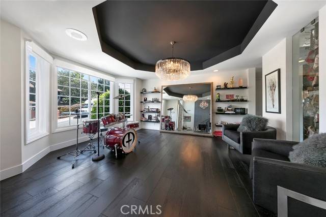 Los Angeles, CA 90046,2509 Apollo Drive