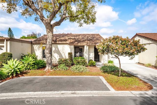 Laguna Woods, CA 92637,3185 Via Buena Vista #B