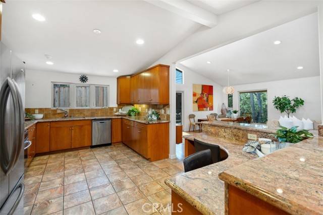 Los Angeles, CA 90039,2377 Silver Ridge Avenue
