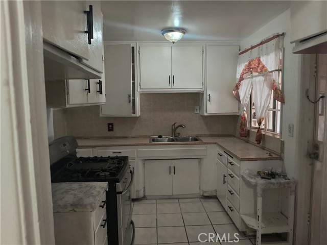 Santa Ana, CA 92704,2402 W Borchard Avenue