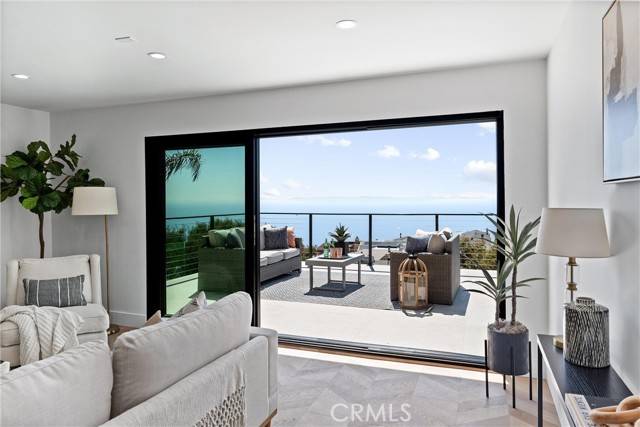 869 Santa Ana Street, Laguna Beach, CA 92651