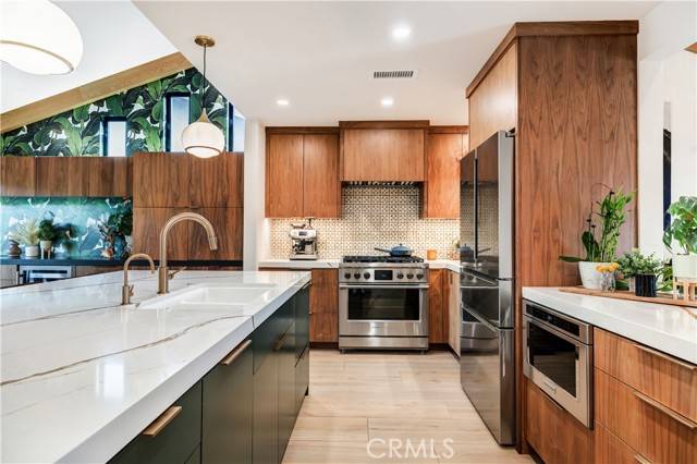 Orange, CA 92866,187 S Shattuck Place