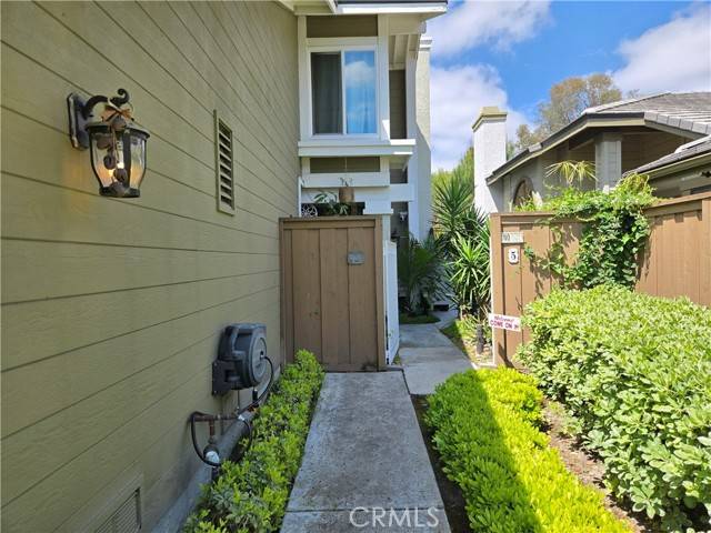 5 Carriage Hill Lane, Laguna Hills, CA 92653