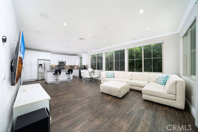 Irvine, CA 92618,60 Visionary