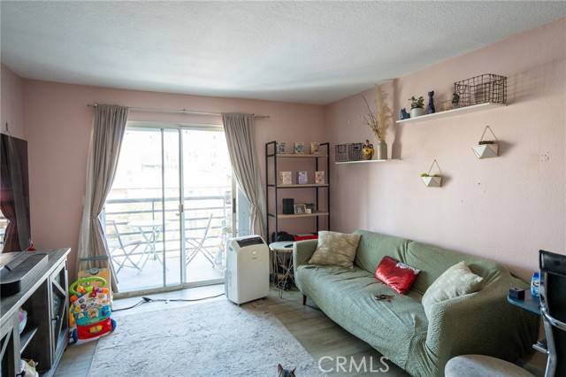 327 Chestnut Avenue #201, Long Beach, CA 90802