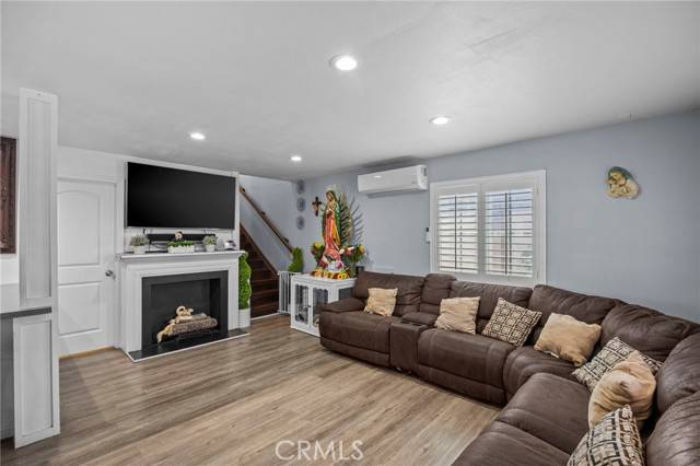 Santa Ana, CA 92704,1709 S Townsend St