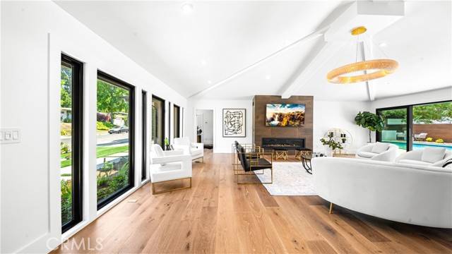 18823 La Amistad Place, Tarzana, CA 91356