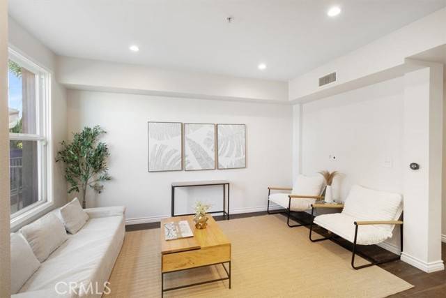 Alhambra, CA 91801,89 E Commonwealth Avenue #1P