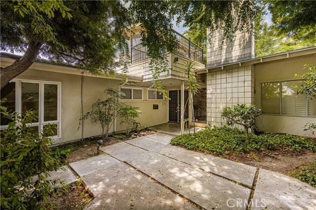 Long Beach, CA 90803,390 Peralta Avenue