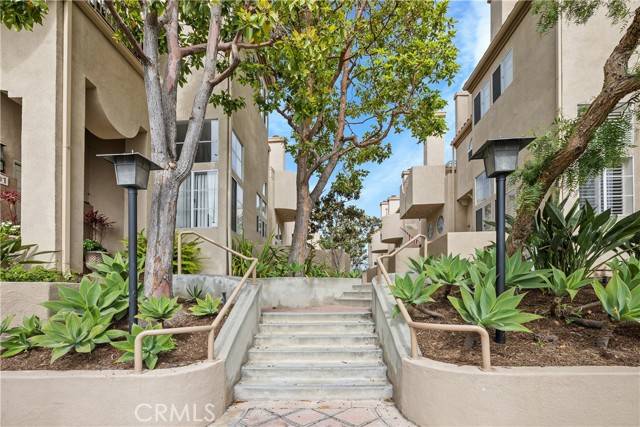 Huntington Beach, CA 92646,8308 Atlanta Avenue #101
