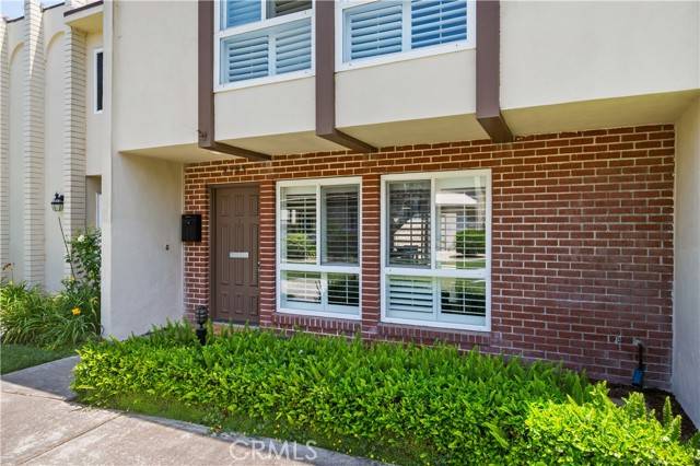 9705 Port Royal Circle, Huntington Beach, CA 92646