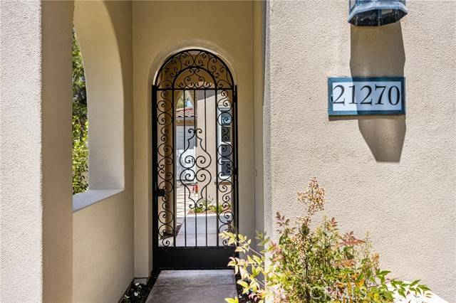 Huntington Beach, CA 92648,21270 Elda Cir