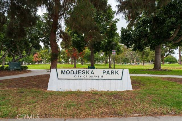 Anaheim, CA 92804,9692 Random Drive