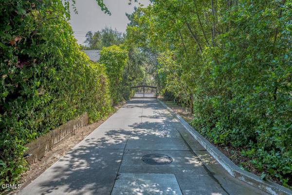 4925 Oakwood Avenue, La Canada Flintridge, CA 91011