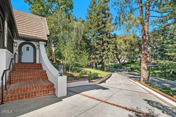 La Canada Flintridge, CA 91011,4301 Oakwood Avenue