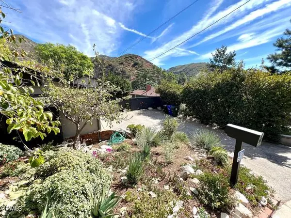 La Crescenta, CA 91214,5926 Canyonside Road