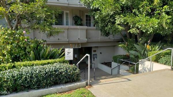 575 S Barrington Avenue #404, Los Angeles, CA 90049