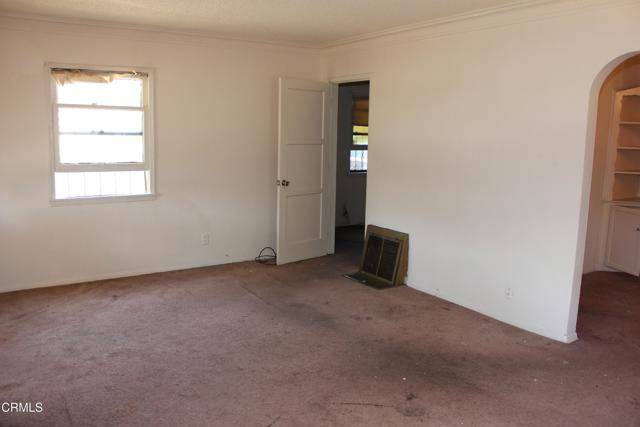 Los Angeles, CA 90044,8932 Orchard Avenue