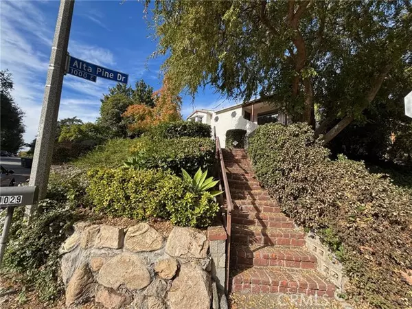 Altadena, CA 91001,1029 E Mount Curve Avenue