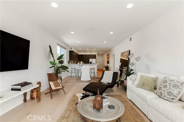 11912 Laurelwood Drive #302, Studio City, CA 91604