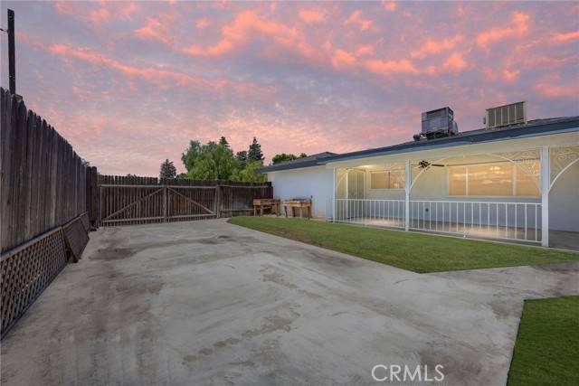 5411 Warwick Place, Bakersfield, CA 93309