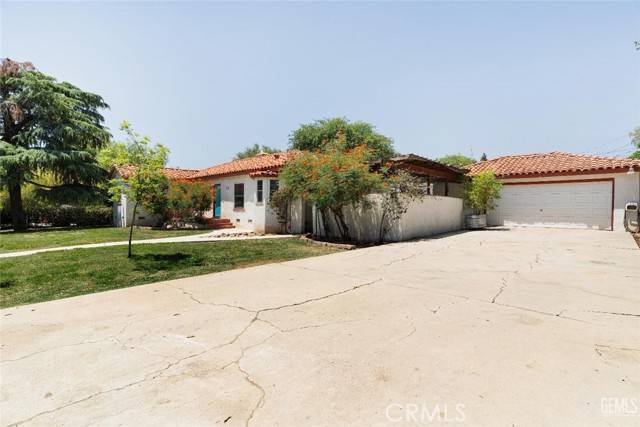 700 Hillcrest Drive, Bakersfield, CA 93305