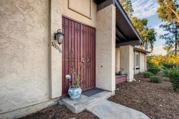 Spring Valley, CA 91977,10096 Nuerto Lane