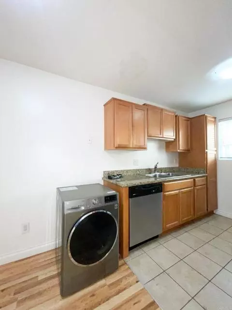 Imperial Beach, CA 91932,1340 Holly Ave #2