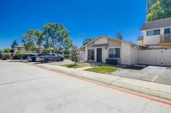 10018 Santana Ranch Ln, Santee, CA 92071