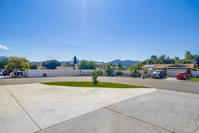 9222 Clearlake Way, Lakeside, CA 92040