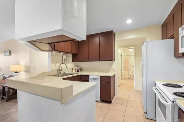 San Diego, CA 92119,7225 Navajo Road #104