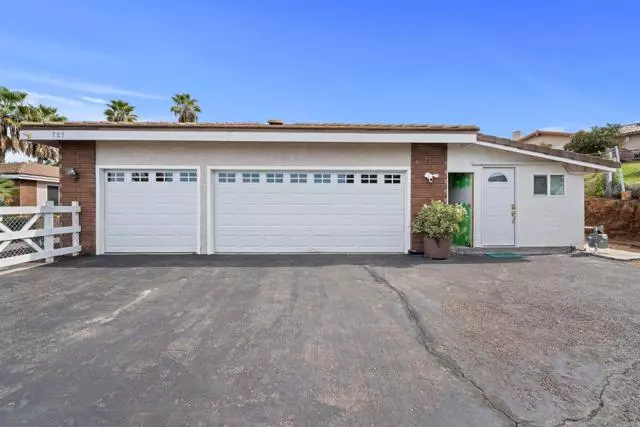 727 Singing Heights Drive, El Cajon, CA 92019