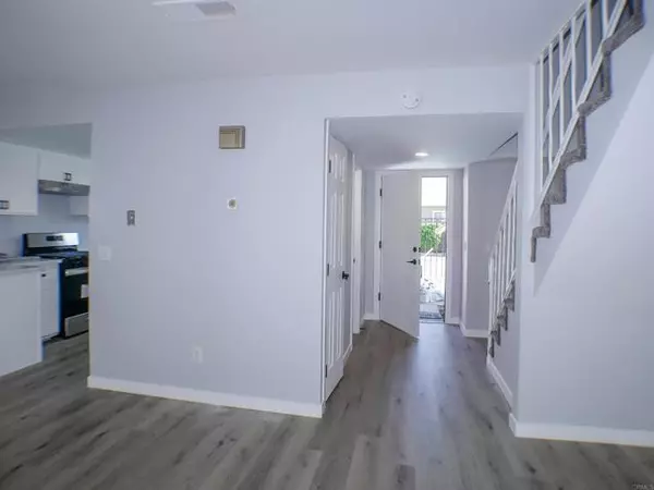 Vista, CA 92084,2112 E Vista Way #33