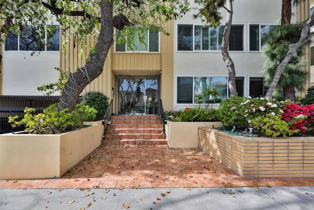 165 N Swall Drive #303, Beverly Hills, CA 90211