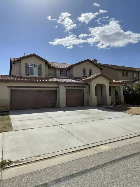 6048 Oak Fence Lane, Lancaster, CA 93536