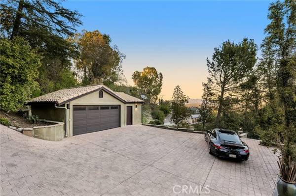 Tarzana, CA 91356,4904 Casa Drive