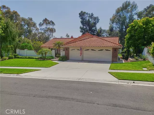 Yorba Linda, CA 92886,5295 Vista Montana