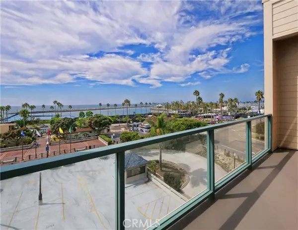 Redondo Beach, CA 90277,140 The Village #402