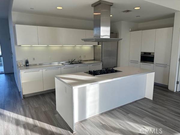 825 N Kings Road #2, West Hollywood, CA 90069